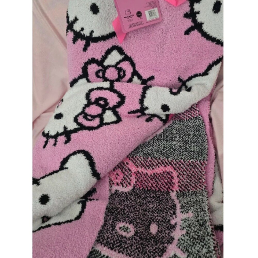 Hello Kitty 50x70 Pretty Faces Knit Throw 50x70 NWT